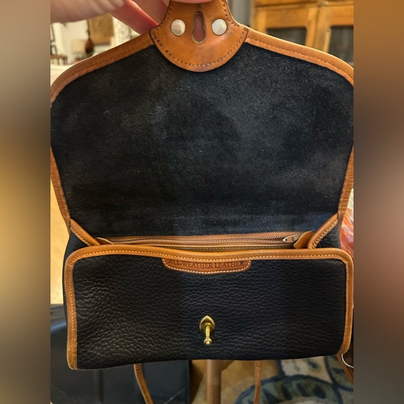 DOONEY & BOURKE USA Navy Vintage All Weather Leather Crossbody Envelope Purse - Picture 4 of 10